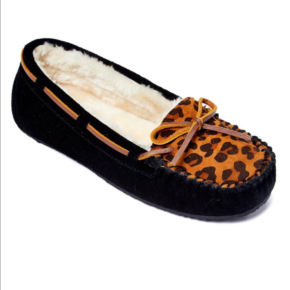 Minnetonka Black Leopard Lynn Trapper Moccasin